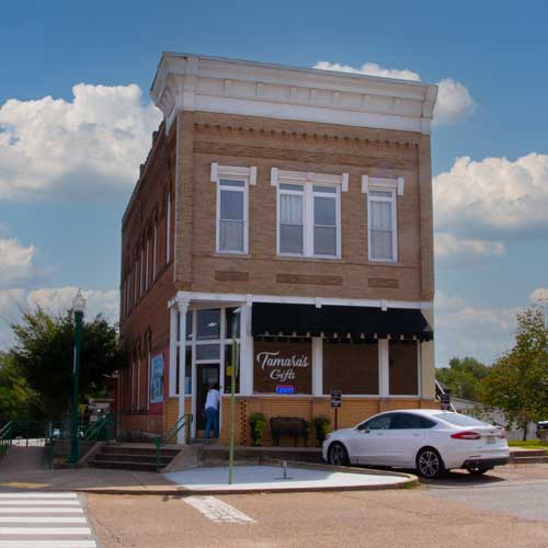 Located in the Old Bank Building, Tamara's Gifts offers many exciting gift items, no need to drive to Nashville!